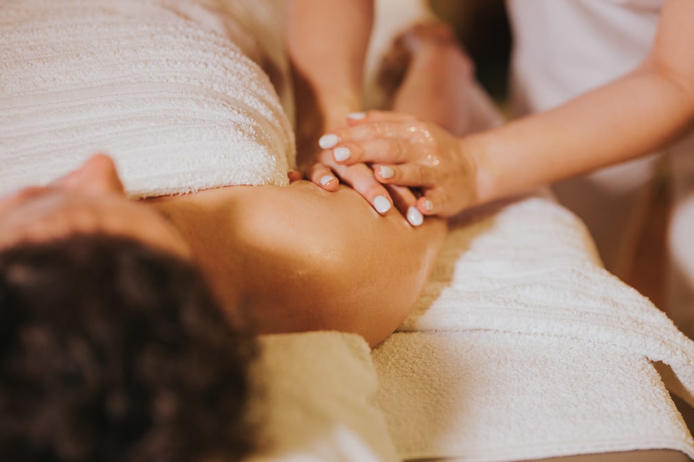Что значит лечебный массаж?