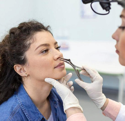 С какими симптомами обращаться к лору?